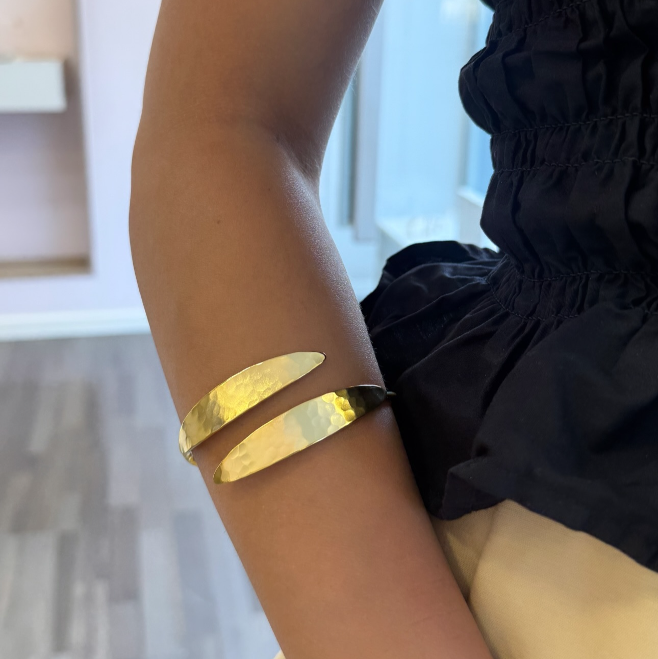 Open Up&Down Line Bangle