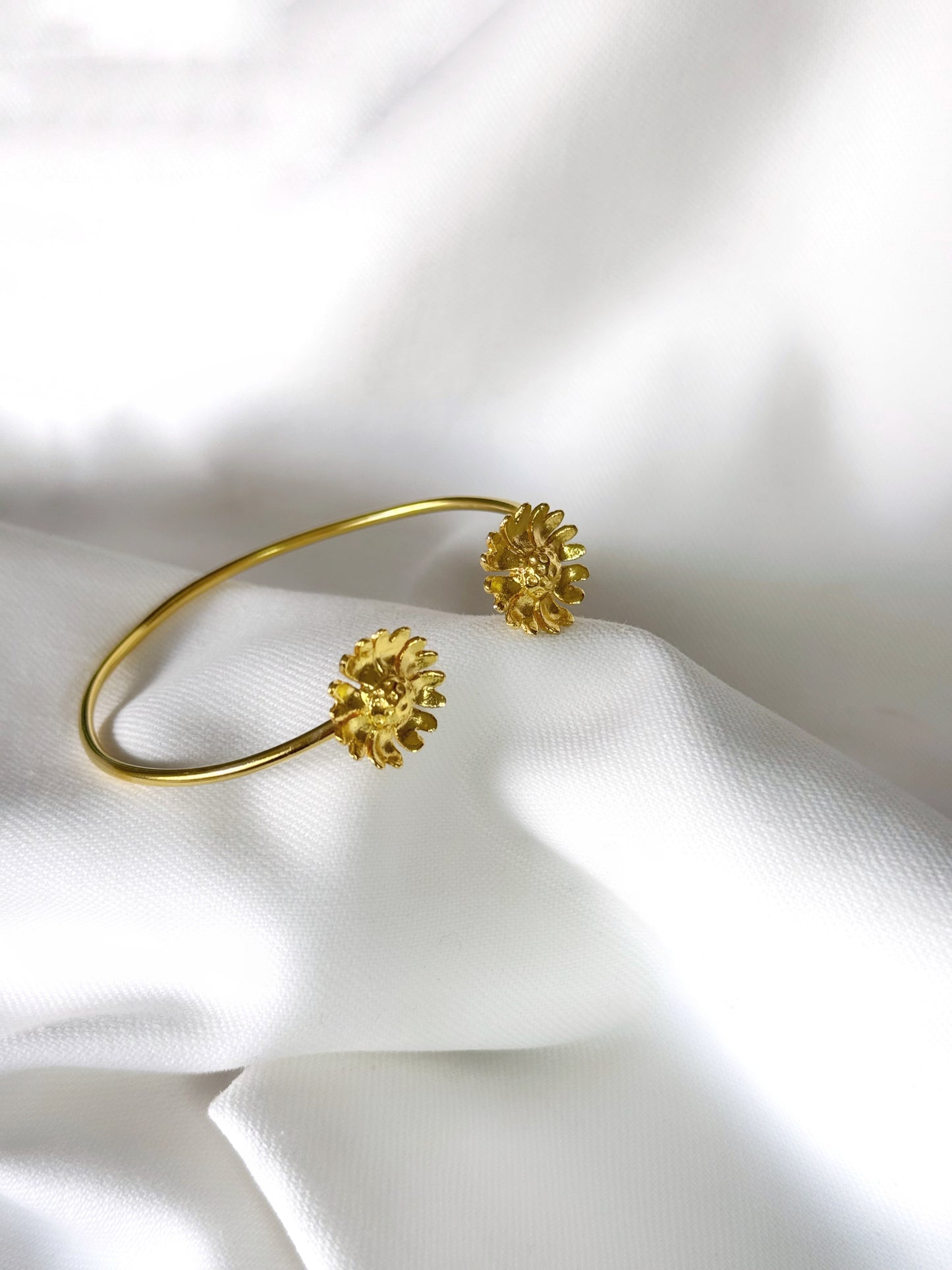 Daisy Bangle Bracelet