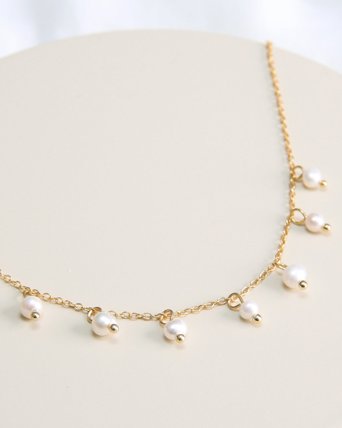 Drop Pearls Choker