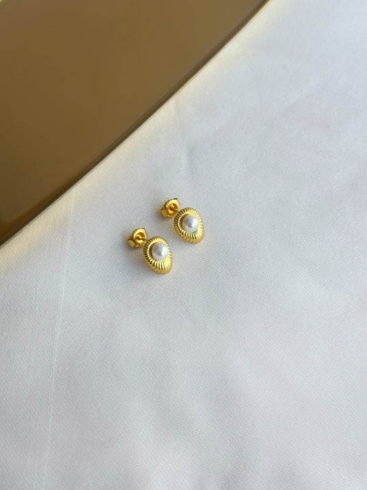 Raya Studs Pearl Earrings