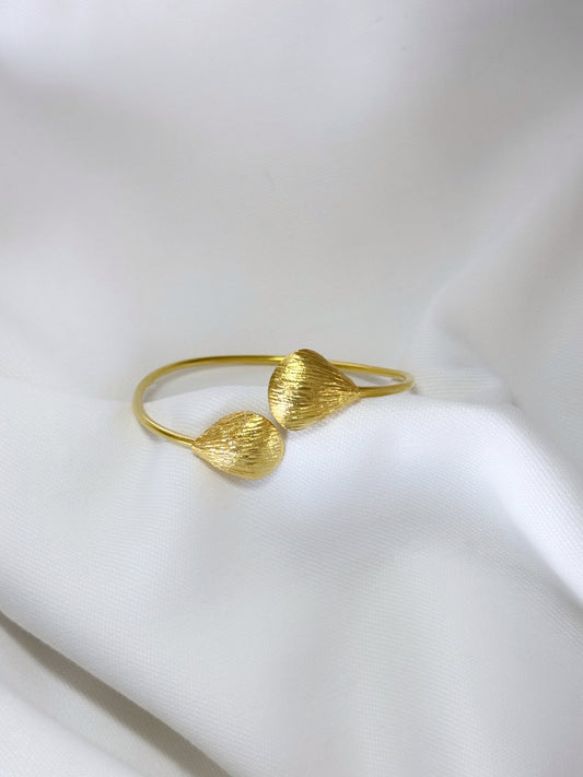 Shell Bangle Bracelet