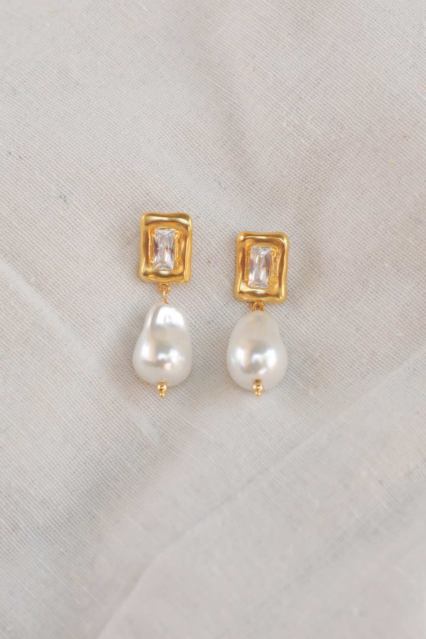 Amara Earrings / Clear