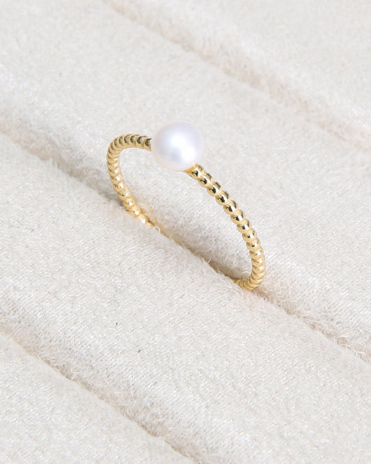 Dots Pearl Tiny Ring
